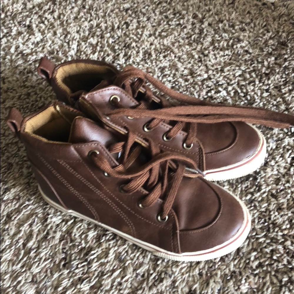 Boys leather boots